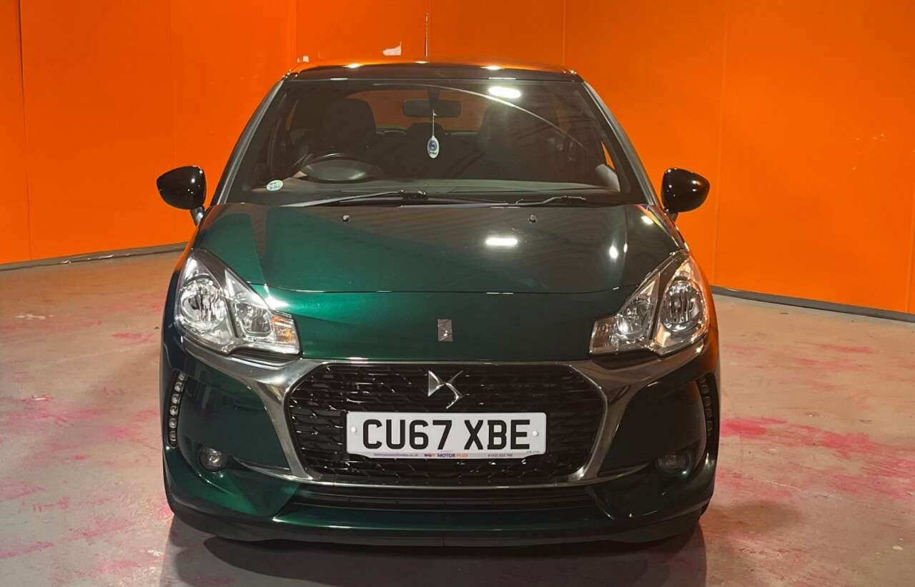 A 2017 DS AUTOMOBILES DS 3 1.6 BlueHDi Connected Chic Hatchback 3dr Diesel Manual Euro 6 (s/s) (100 ps A 2017 DS AUTOMOBILES DS 3 1.6 BlueHDi Connected Chic Hatchback 3dr Diesel Manual Euro 6 (s/s) (100 ps