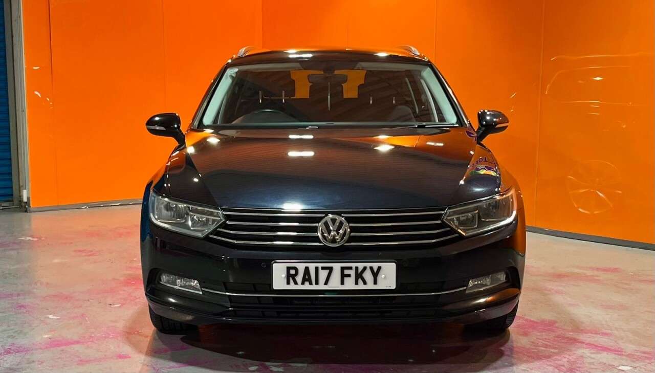 A 2017 VOLKSWAGEN PASSAT 1.6 TDI SE Business Estate 5dr Diesel Manual Euro 6 (s/s) (120 ps) Visit Ov A 2017 VOLKSWAGEN PASSAT 1.6 TDI SE Business Estate 5dr Diesel Manual Euro 6 (s/s) (120 ps) Visit Ov