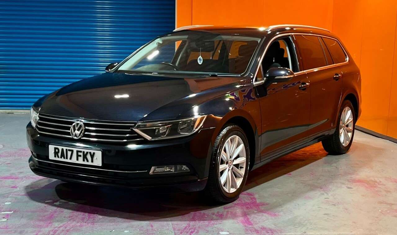 A 2017 VOLKSWAGEN PASSAT 1.6 TDI SE Business Estate 5dr Diesel Manual Euro 6 (s/s) (120 ps) Visit Ov A 2017 VOLKSWAGEN PASSAT 1.6 TDI SE Business Estate 5dr Diesel Manual Euro 6 (s/s) (120 ps) Visit Ov
