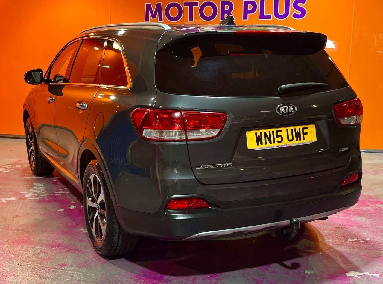 A 2015 KIA SORENTO 2.2 CRDi KX-2 SUV 5dr Diesel Manual AWD Euro 6 (s/s) (197 bhp) Visit Over 4 A 2015 KIA SORENTO 2.2 CRDi KX-2 SUV 5dr Diesel Manual AWD Euro 6 (s/s) (197 bhp) Visit Over 4