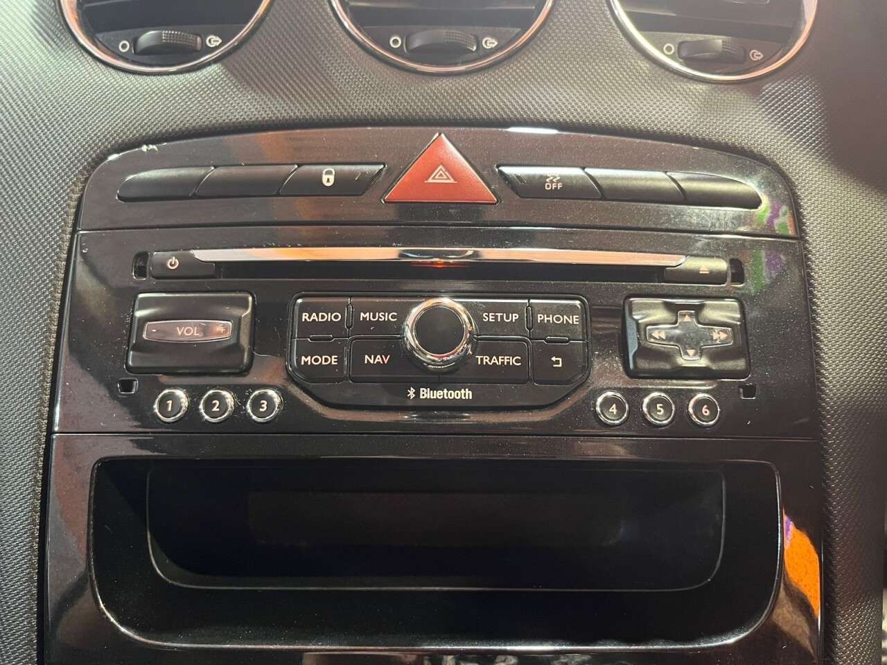 2013 PEUGEOT 308 2013 PEUGEOT 308