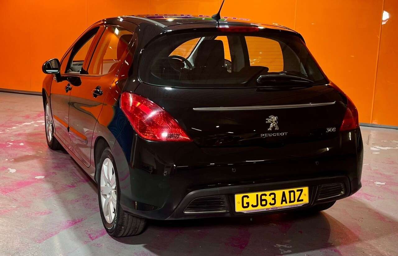 A 2013 PEUGEOT 308 1.6 HDi Active Hatchback 5dr Diesel Manual Euro 5 (92 ps) Visit Over 400 Ca A 2013 PEUGEOT 308 1.6 HDi Active Hatchback 5dr Diesel Manual Euro 5 (92 ps) Visit Over 400 Ca