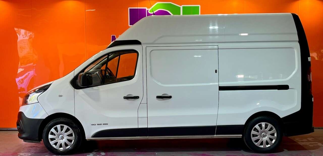A 2017 RENAULT TRAFIC 1.6 dCi ENERGY 29 Business Panel Van 5dr Diesel Manual LWB High Roof Euro 6 A 2017 RENAULT TRAFIC 1.6 dCi ENERGY 29 Business Panel Van 5dr Diesel Manual LWB High Roof Euro 6