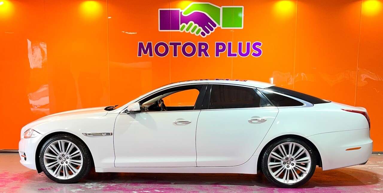A 2011 JAGUAR XJ 3.0d V6 Portfolio Saloon 4dr Diesel Auto Euro 5 (275 ps) Visit Over 400 Car A 2011 JAGUAR XJ 3.0d V6 Portfolio Saloon 4dr Diesel Auto Euro 5 (275 ps) Visit Over 400 Car