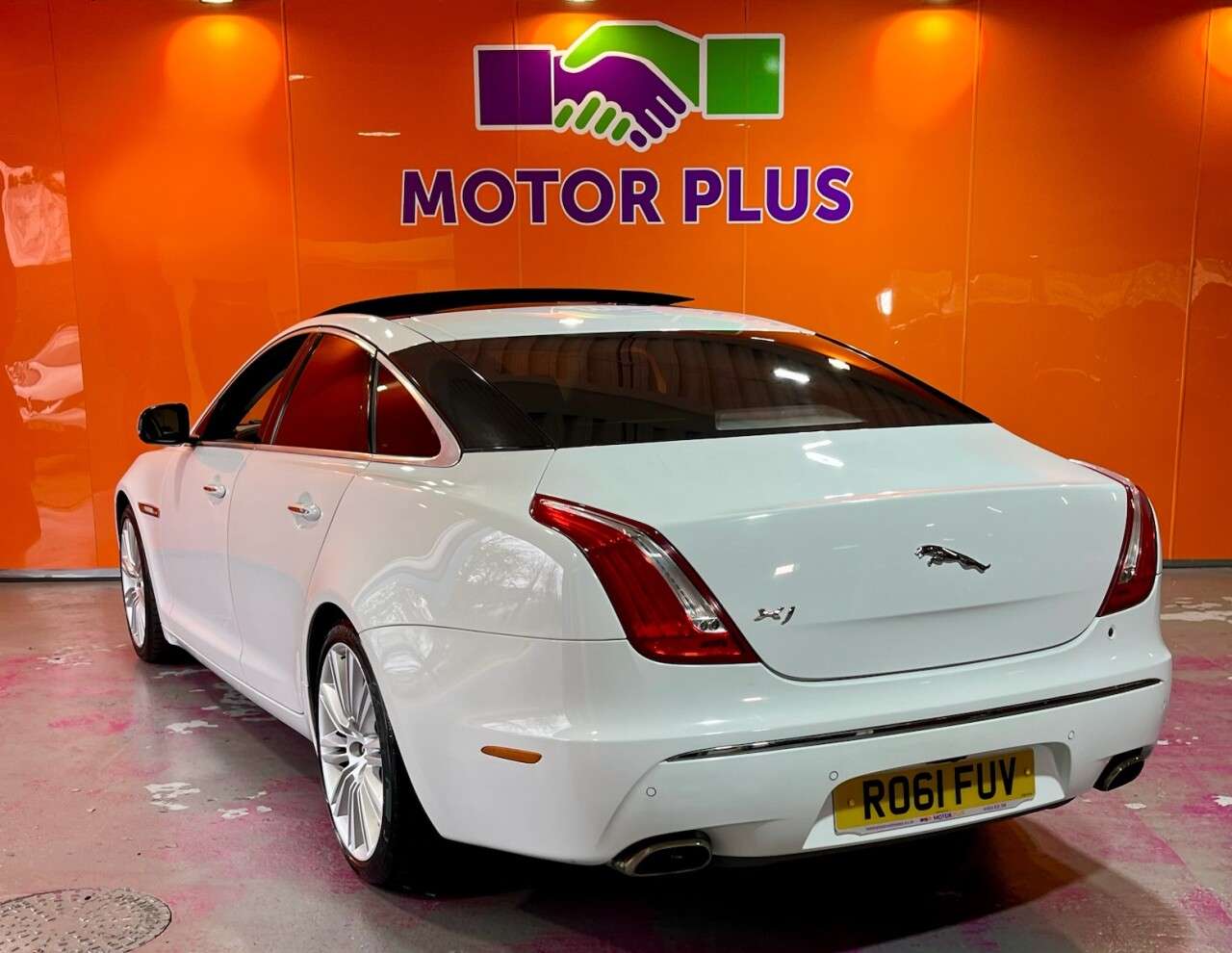 A 2011 JAGUAR XJ 3.0d V6 Portfolio Saloon 4dr Diesel Auto Euro 5 (275 ps) Visit Over 400 Car A 2011 JAGUAR XJ 3.0d V6 Portfolio Saloon 4dr Diesel Auto Euro 5 (275 ps) Visit Over 400 Car