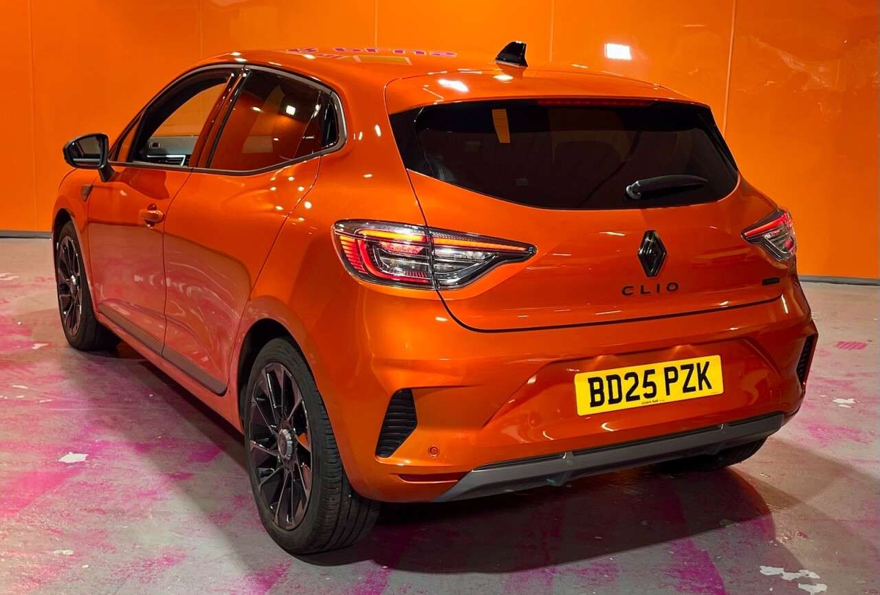 A 2025 RENAULT CLIO 1.6 E-TECH esprit Alpine Hatchback 5dr Petrol Hybrid Auto Euro 6 (s/s) (145 A 2025 RENAULT CLIO 1.6 E-TECH esprit Alpine Hatchback 5dr Petrol Hybrid Auto Euro 6 (s/s) (145