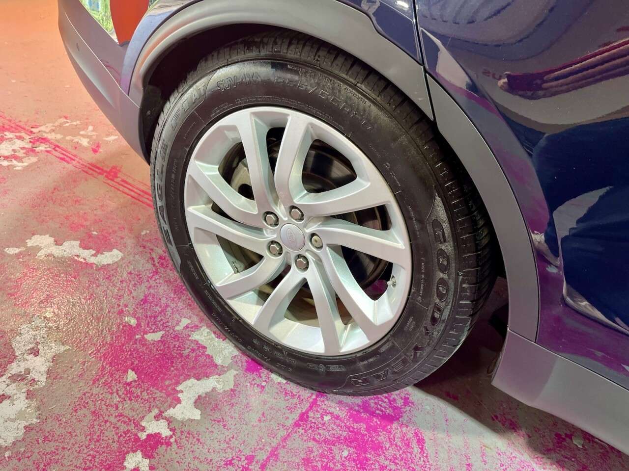 A 2019 LAND ROVER DISCOVERY 3.0 SD V6 HSE SUV 5dr Diesel Auto 4WD Euro 6 (s/s) (306 ps) Visit Over 400 A 2019 LAND ROVER DISCOVERY 3.0 SD V6 HSE SUV 5dr Diesel Auto 4WD Euro 6 (s/s) (306 ps) Visit Over 400