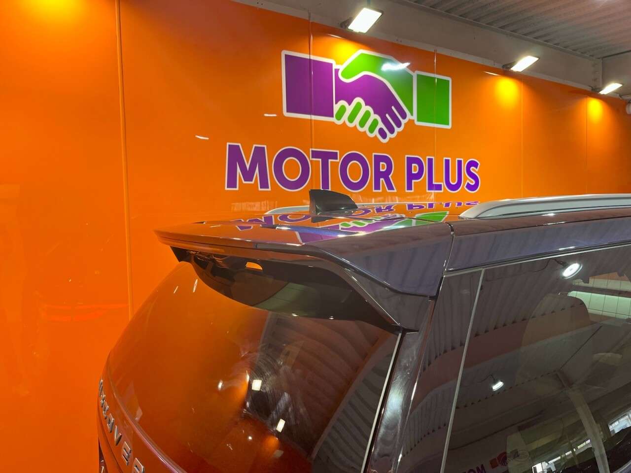 A 2019 LAND ROVER DISCOVERY 3.0 SD V6 HSE SUV 5dr Diesel Auto 4WD Euro 6 (s/s) (306 ps) Visit Over 400 A 2019 LAND ROVER DISCOVERY 3.0 SD V6 HSE SUV 5dr Diesel Auto 4WD Euro 6 (s/s) (306 ps) Visit Over 400