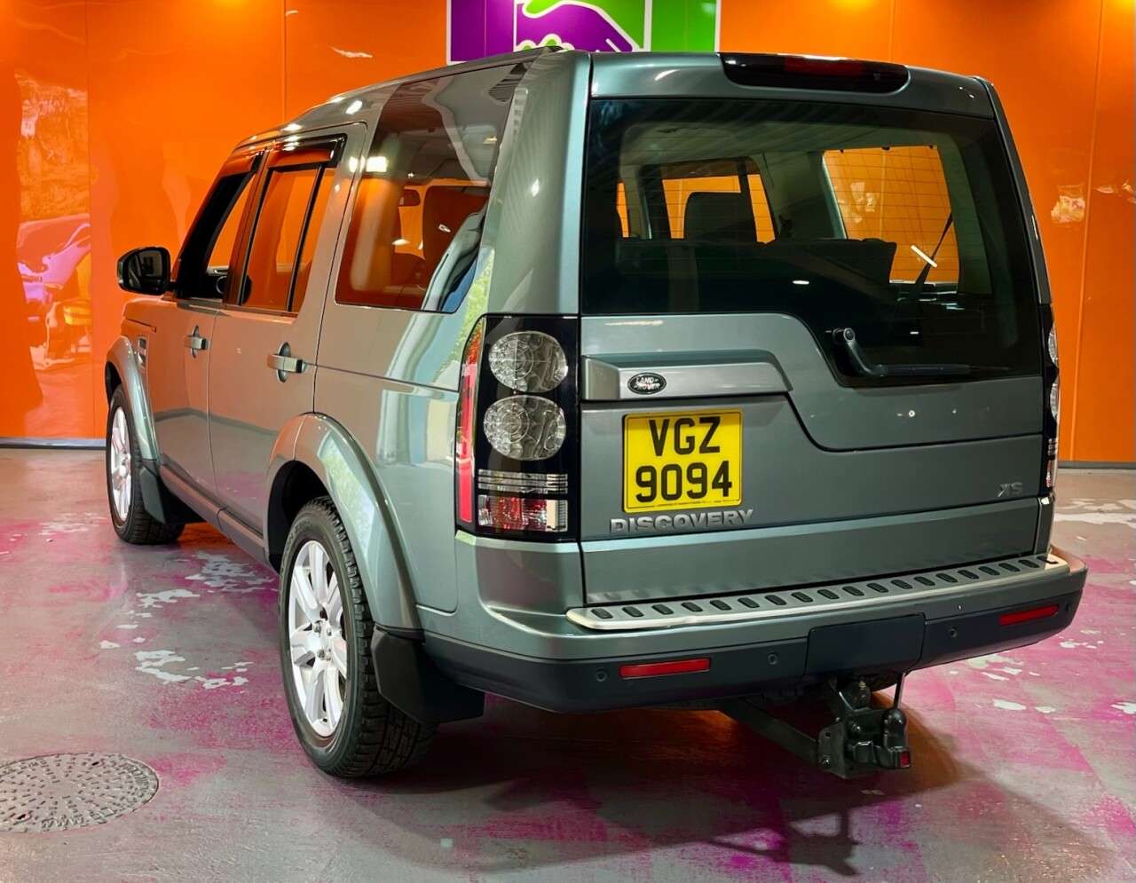 A 2014 LAND ROVER DISCOVERY 4 3.0 SD V6 XS SUV 5dr Diesel Auto 4WD Euro 5 (s/s) (255 bhp) Visit Over 400 A 2014 LAND ROVER DISCOVERY 4 3.0 SD V6 XS SUV 5dr Diesel Auto 4WD Euro 5 (s/s) (255 bhp) Visit Over 400