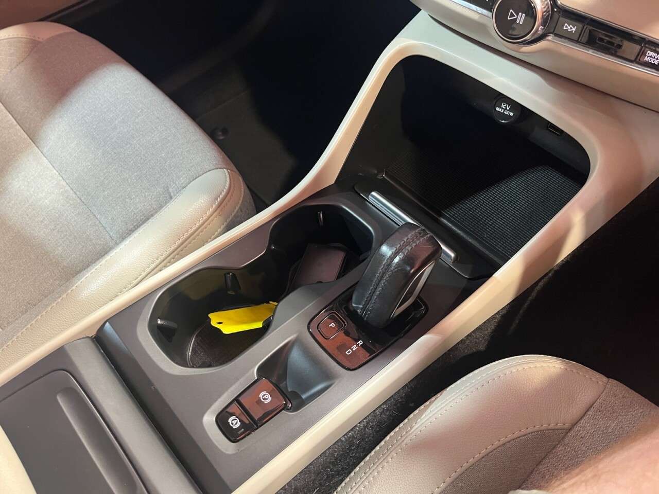 2019 VOLVO XC40 2019 VOLVO XC40