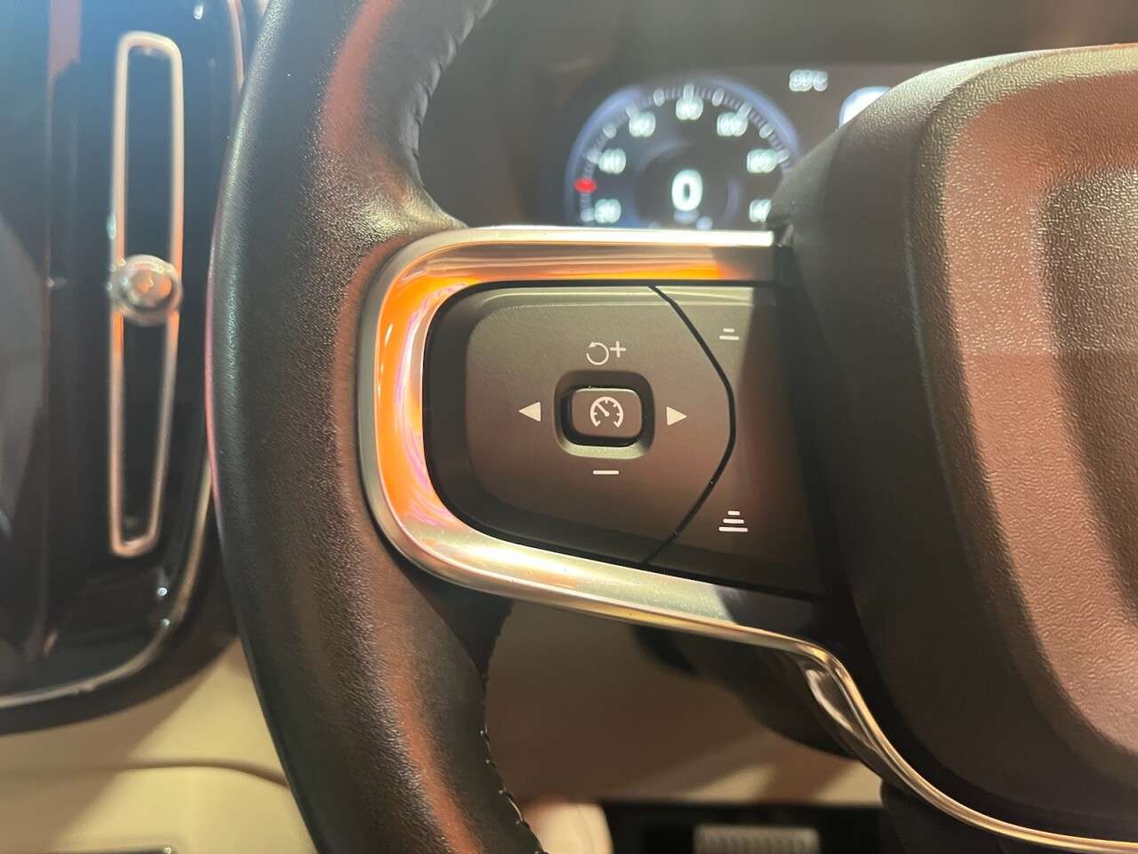 2019 VOLVO XC40 2019 VOLVO XC40