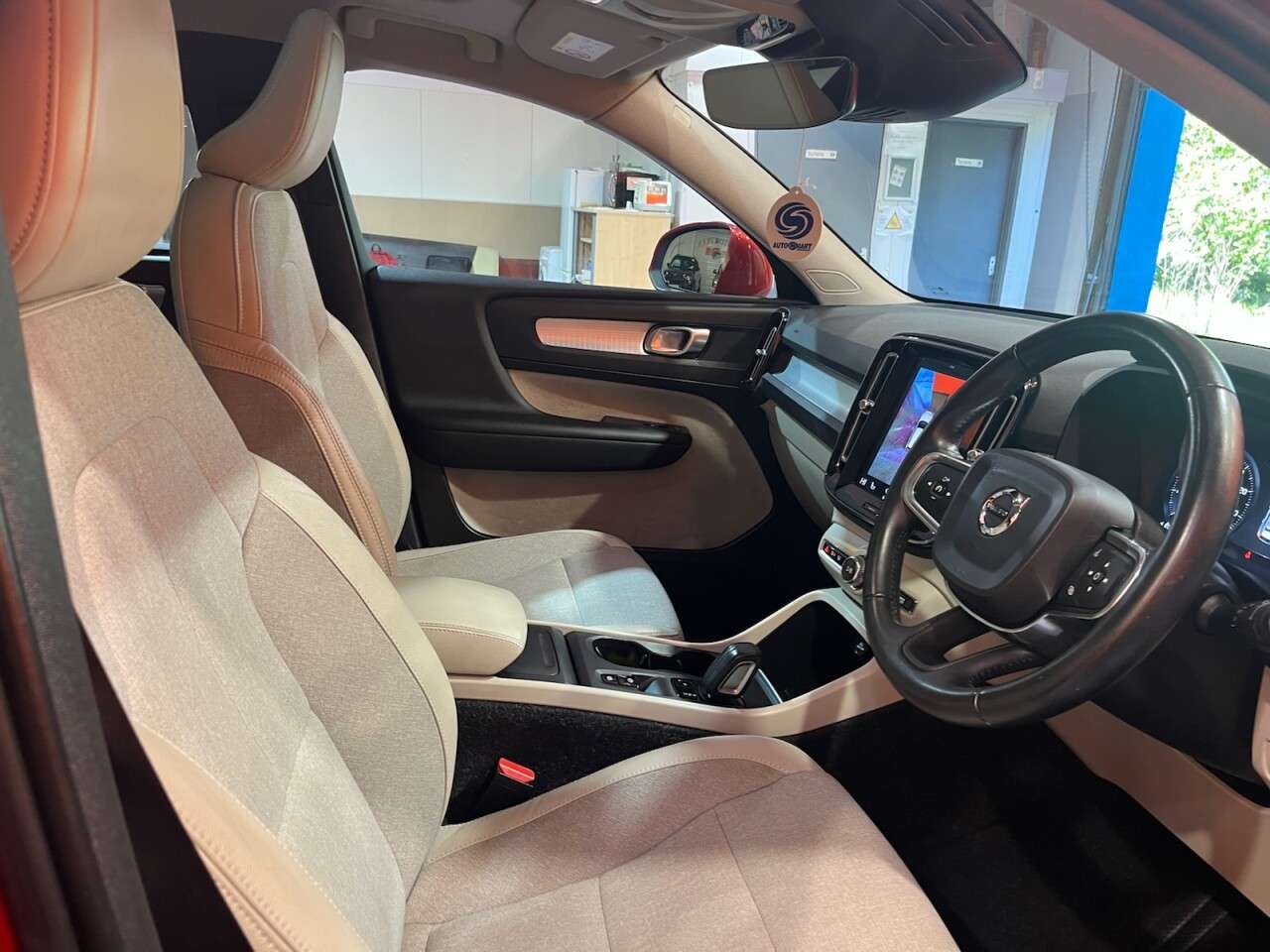 2019 VOLVO XC40 2019 VOLVO XC40