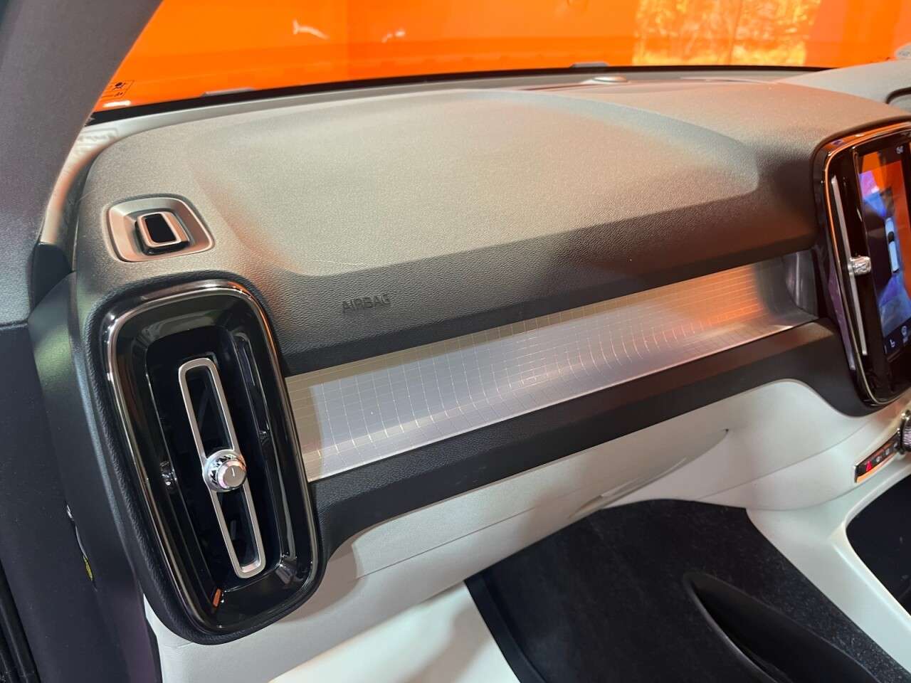 2019 VOLVO XC40 2019 VOLVO XC40
