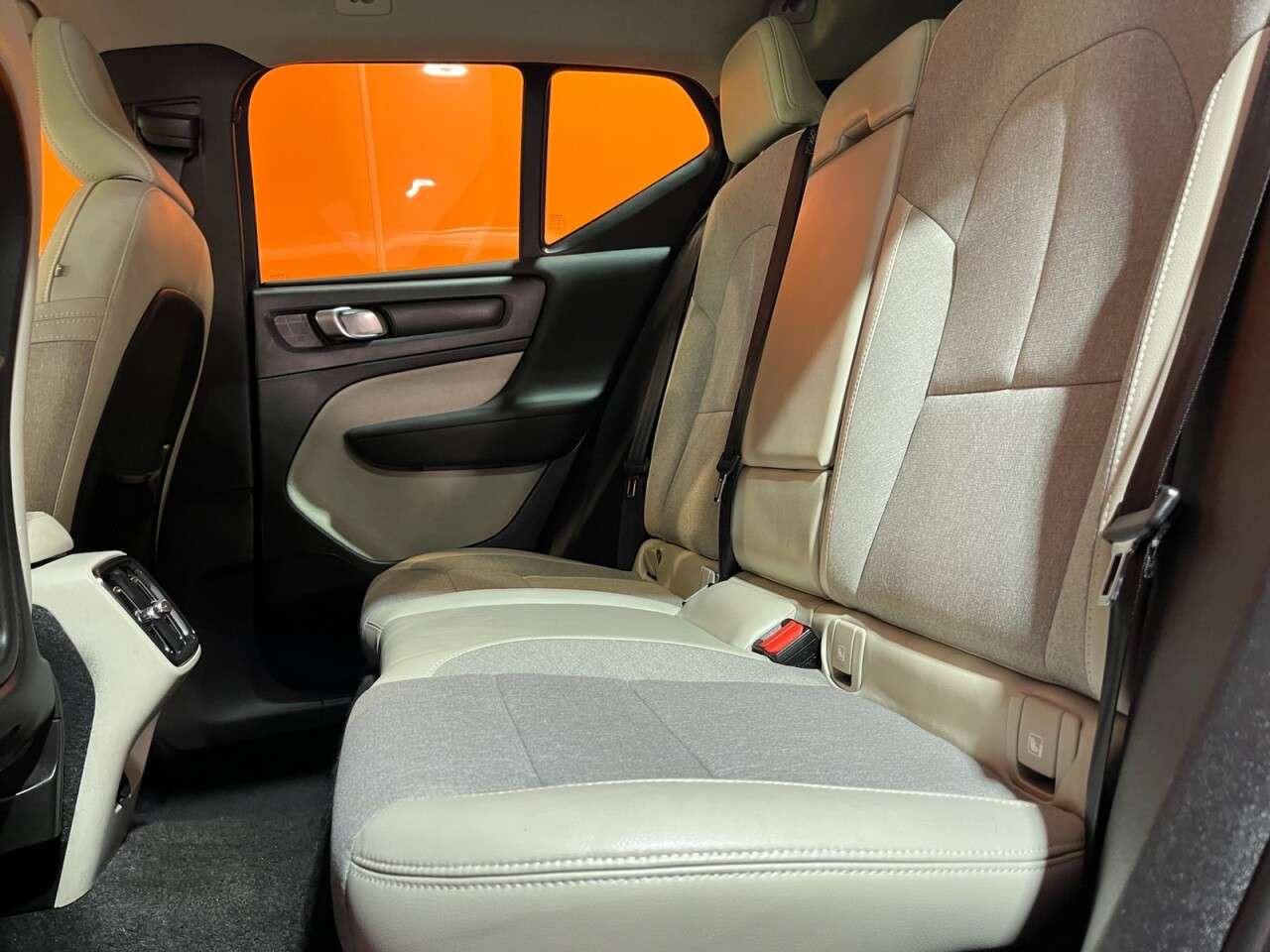 2019 VOLVO XC40 2019 VOLVO XC40