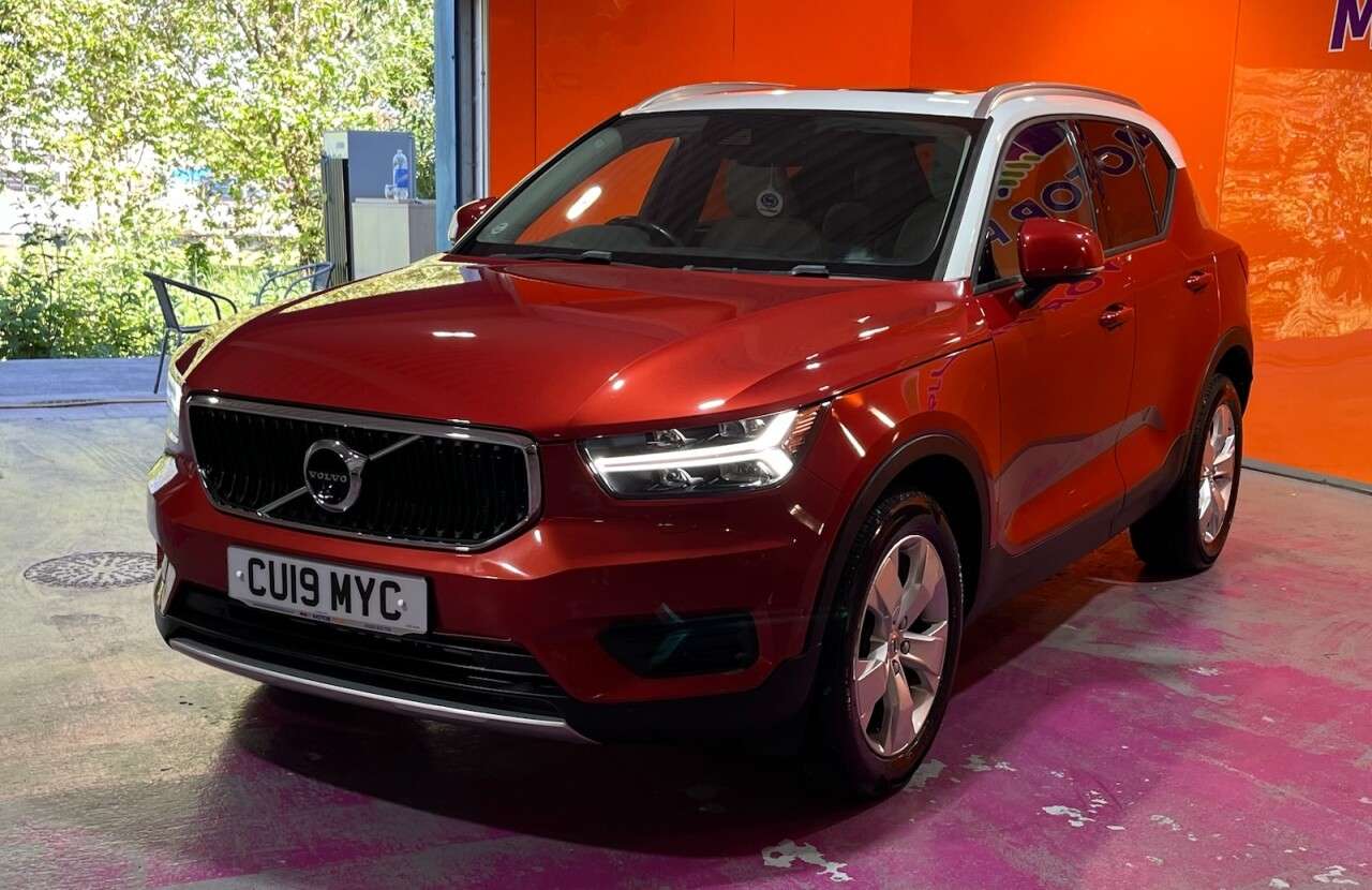 2019 VOLVO XC40 2019 VOLVO XC40