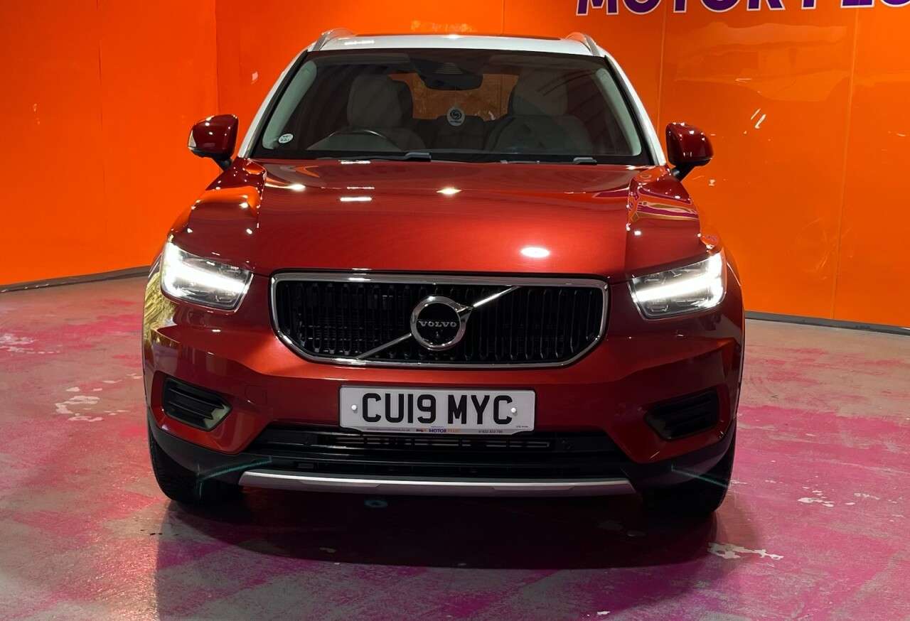 2019 VOLVO XC40 2019 VOLVO XC40