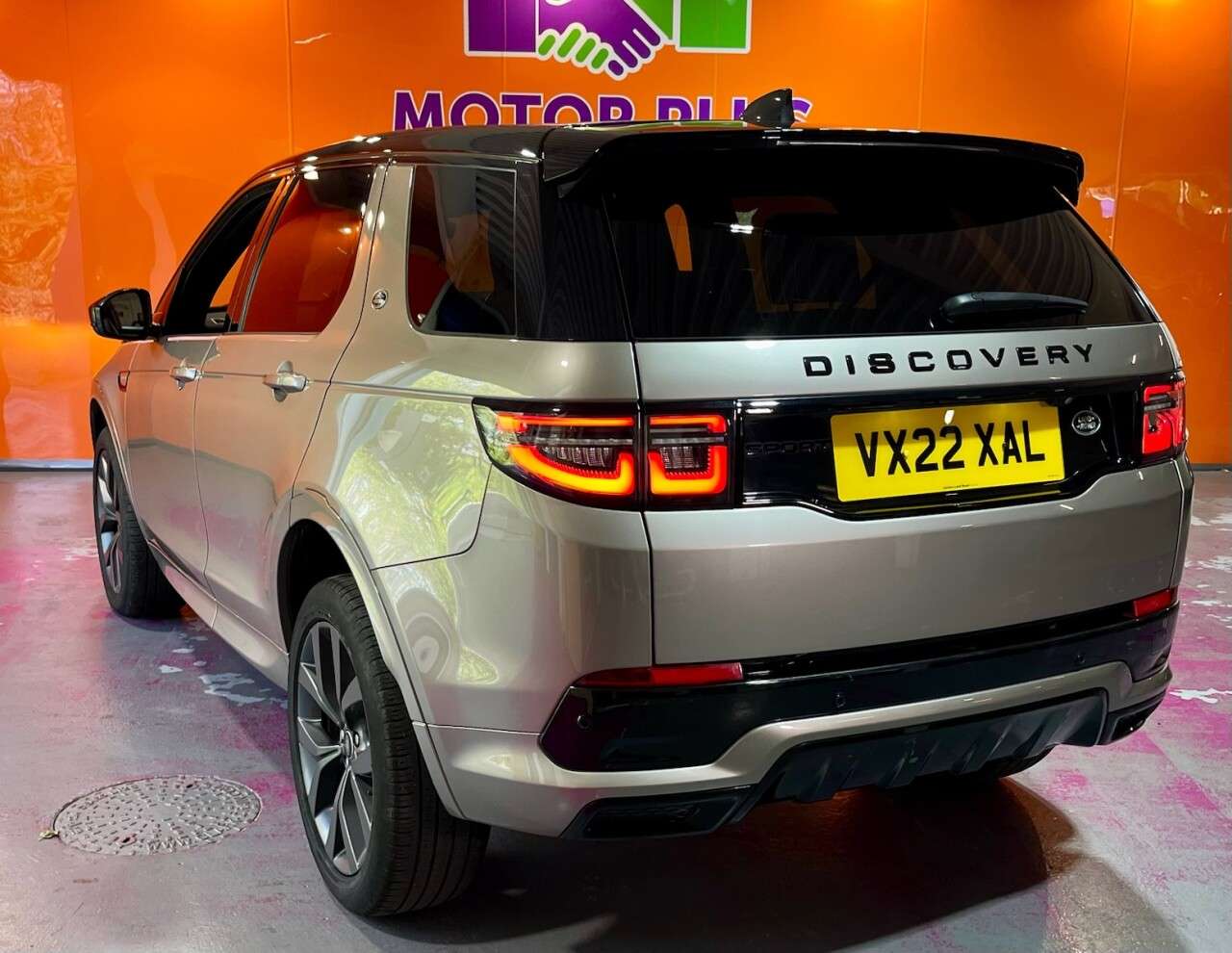 A 2022 LAND ROVER DISCOVERY SPORT 2.0 D200 MHEV R-Dynamic SE SUV 5dr Diesel Auto 4WD Euro 6 (s/s) (204 ps) Vi A 2022 LAND ROVER DISCOVERY SPORT 2.0 D200 MHEV R-Dynamic SE SUV 5dr Diesel Auto 4WD Euro 6 (s/s) (204 ps) Vi