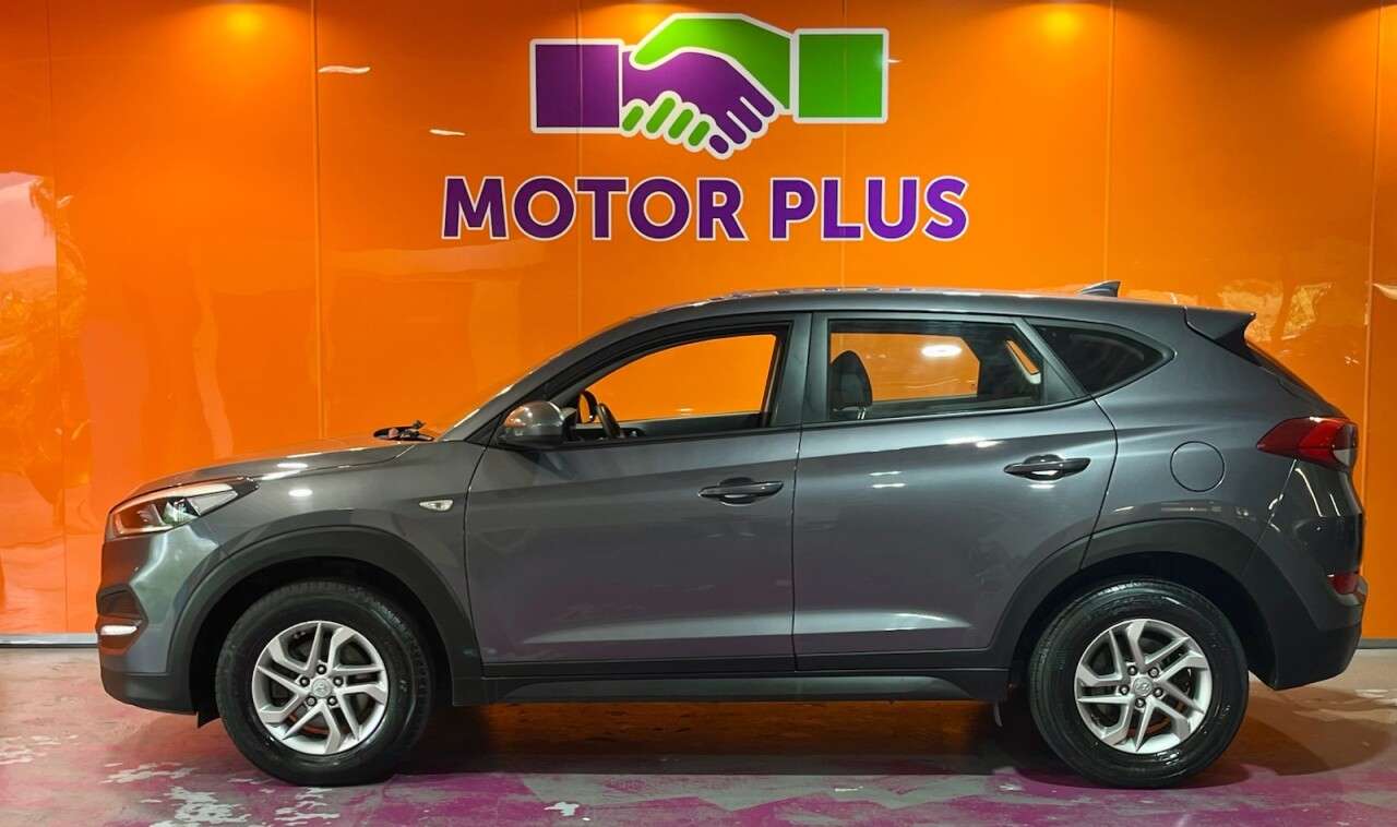 A 2016 HYUNDAI TUCSON 1.7 CRDi Blue Drive S SUV 5dr Diesel Manual Euro 6 (s/s) (116 ps) Visit Ove A 2016 HYUNDAI TUCSON 1.7 CRDi Blue Drive S SUV 5dr Diesel Manual Euro 6 (s/s) (116 ps) Visit Ove