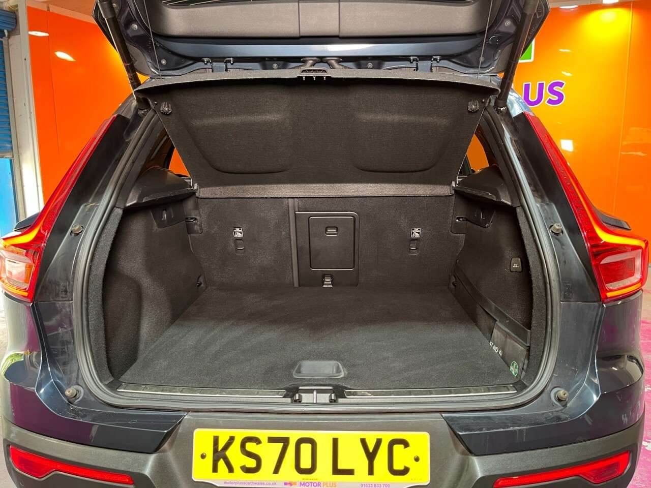 2020 VOLVO XC40 2020 VOLVO XC40