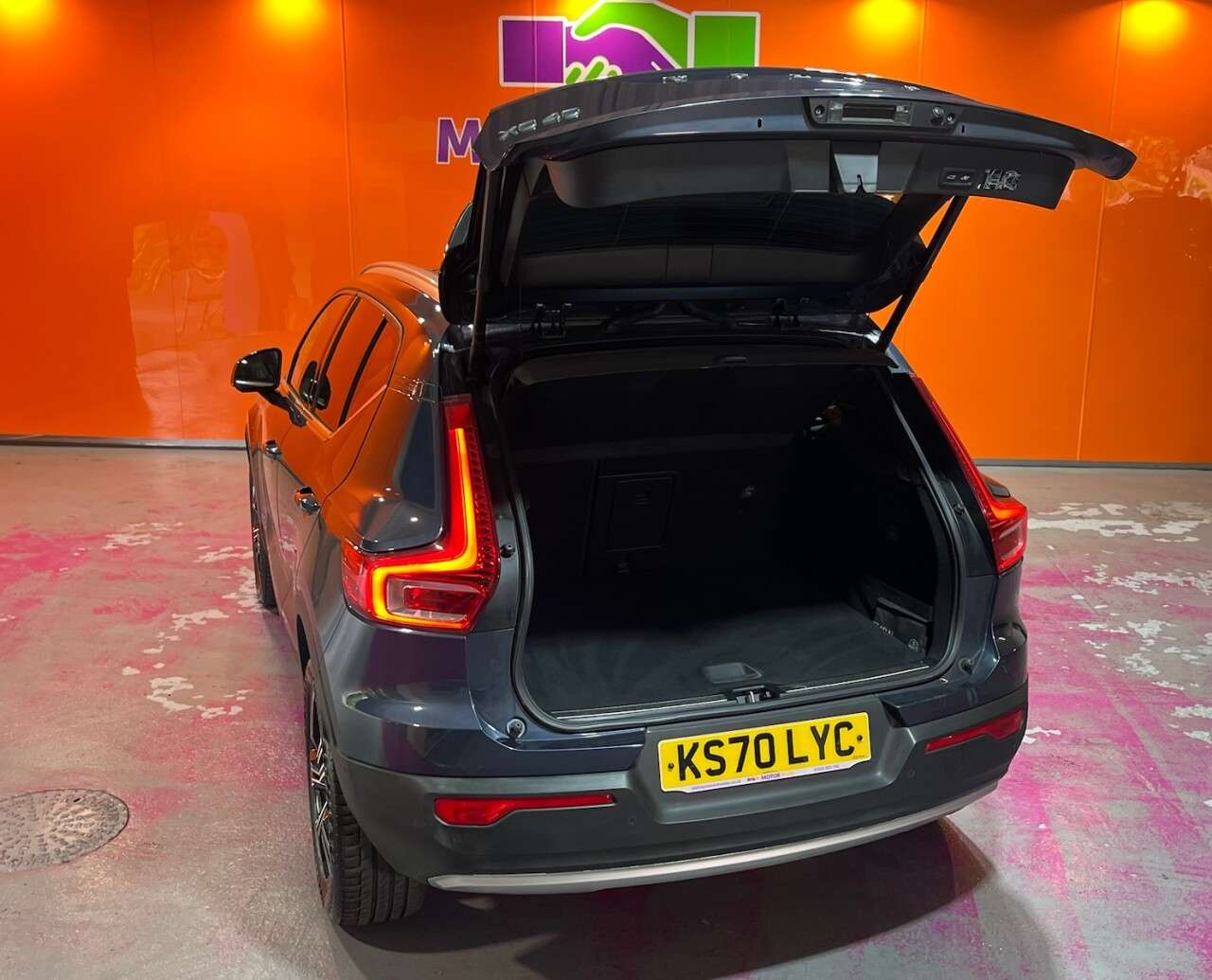 2020 VOLVO XC40 2020 VOLVO XC40