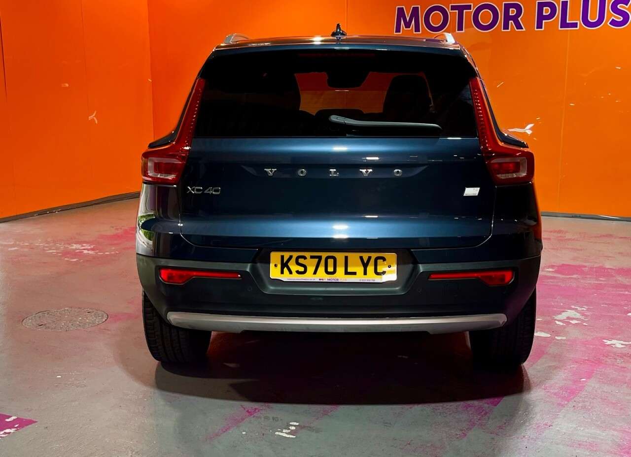 2020 VOLVO XC40 2020 VOLVO XC40