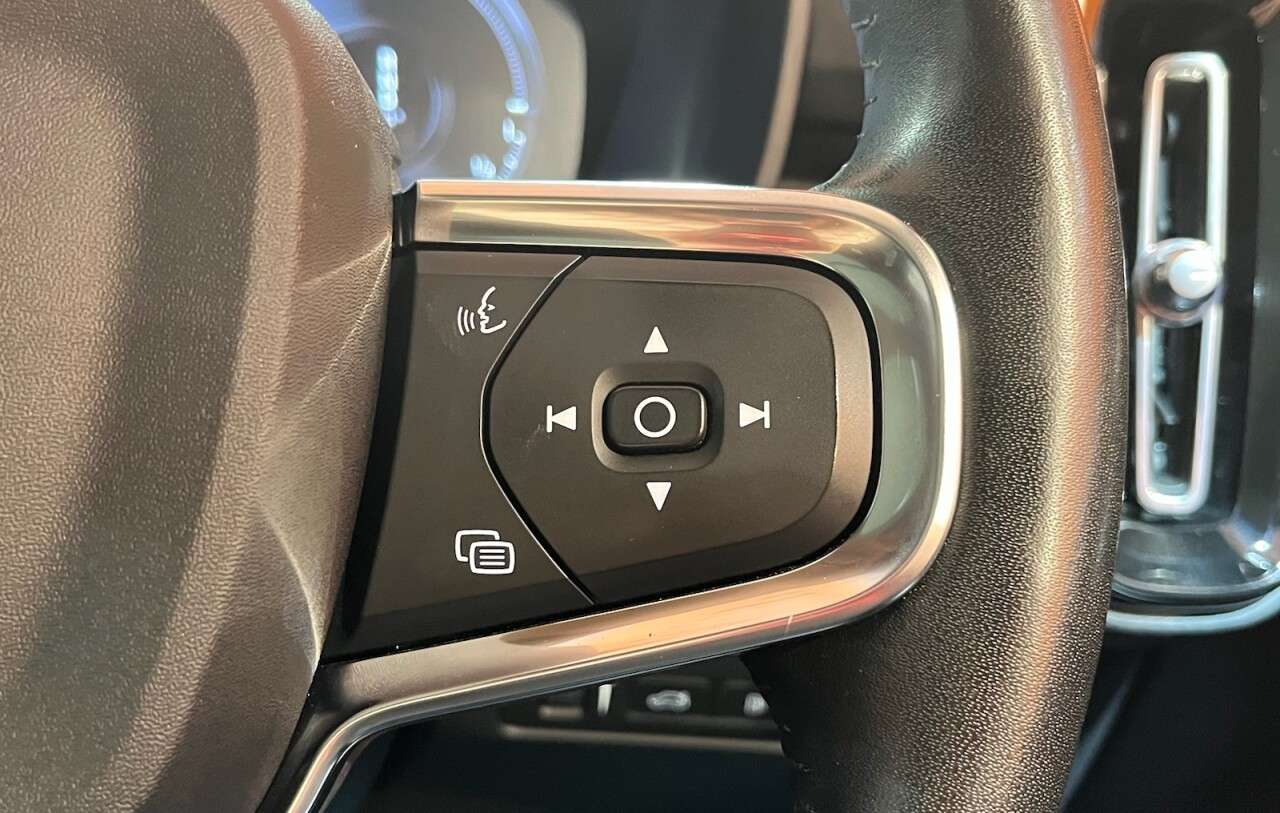 2020 VOLVO XC40 2020 VOLVO XC40