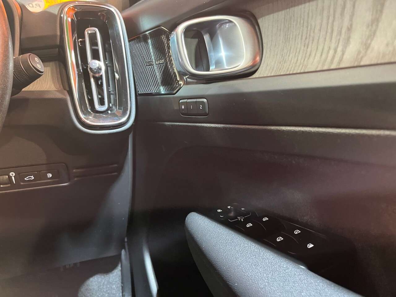 2020 VOLVO XC40 2020 VOLVO XC40