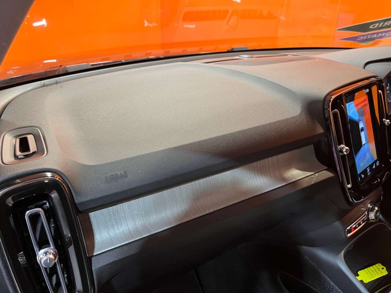 2020 VOLVO XC40 2020 VOLVO XC40