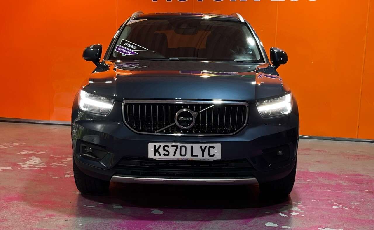 2020 VOLVO XC40 2020 VOLVO XC40