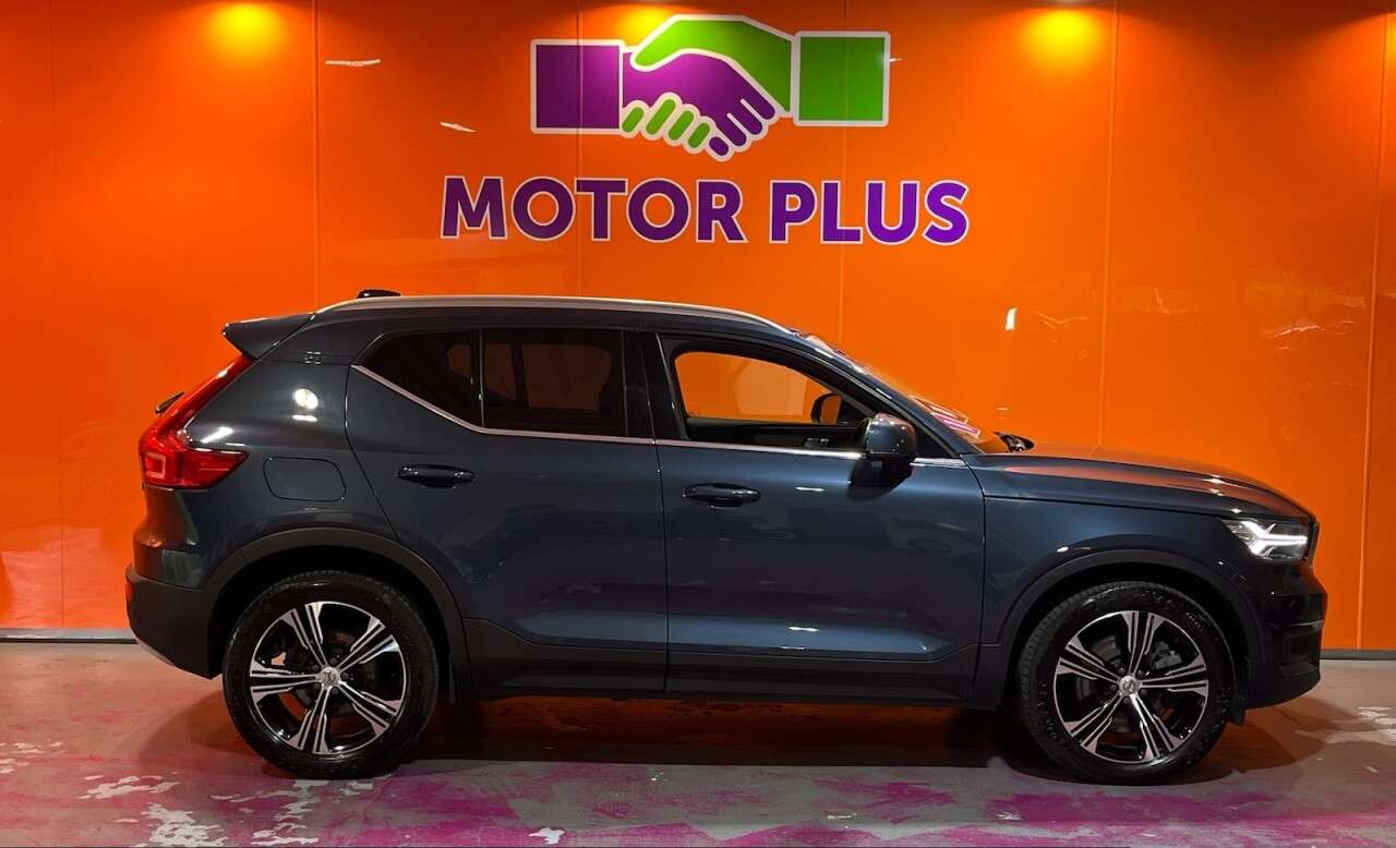 2020 VOLVO XC40 2020 VOLVO XC40