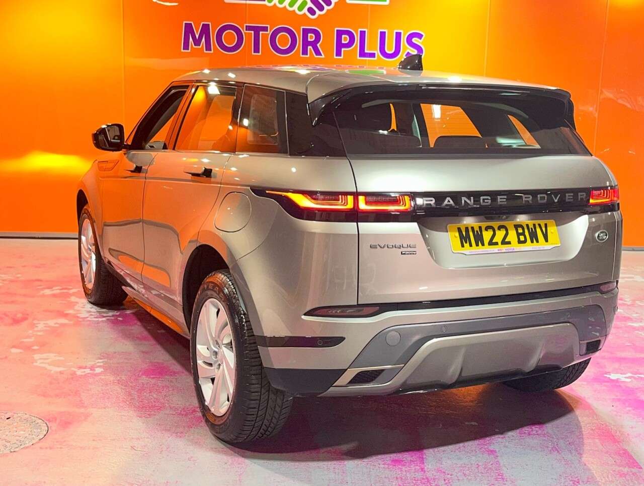 A 2022 LAND ROVER RANGE ROVER EVOQUE 1.5 P300e 12.2kWh R-Dynamic S SUV 5dr Petrol Plug-in Hybrid Auto 4WD Euro 6 A 2022 LAND ROVER RANGE ROVER EVOQUE 1.5 P300e 12.2kWh R-Dynamic S SUV 5dr Petrol Plug-in Hybrid Auto 4WD Euro 6