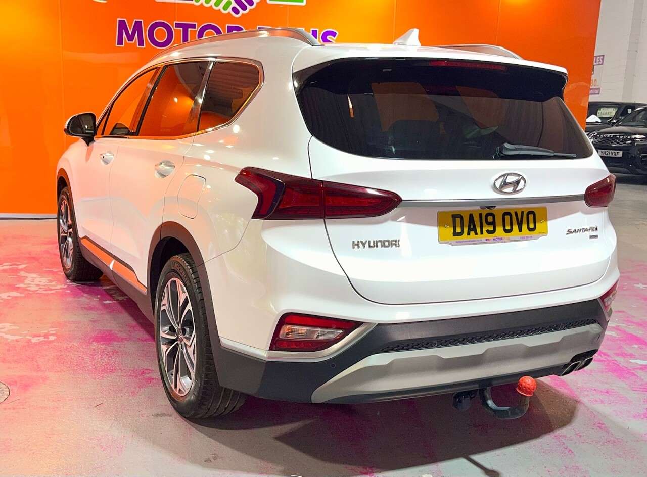 A 2019 HYUNDAI SANTA FE 2.2 CRDi Premium SE SUV 5dr Diesel Auto 4WD Euro 6 (s/s) 7 Seat (200 ps) Vi A 2019 HYUNDAI SANTA FE 2.2 CRDi Premium SE SUV 5dr Diesel Auto 4WD Euro 6 (s/s) 7 Seat (200 ps) Vi