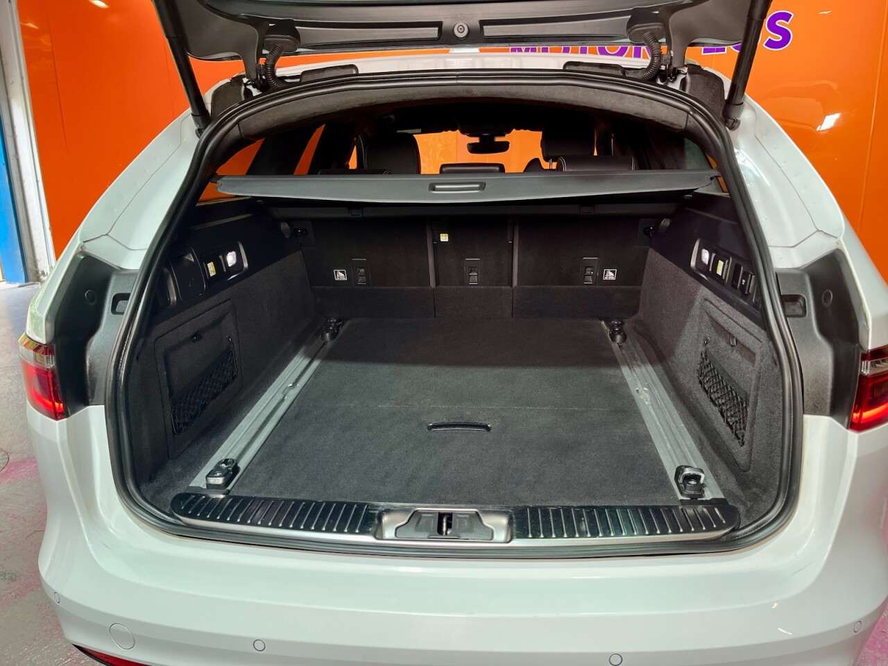 A 2019 JAGUAR XF 2.0d R-Sport Sportbrake 5dr Diesel Auto Euro 6 (s/s) (180 ps) Visit Over 40 A 2019 JAGUAR XF 2.0d R-Sport Sportbrake 5dr Diesel Auto Euro 6 (s/s) (180 ps) Visit Over 40