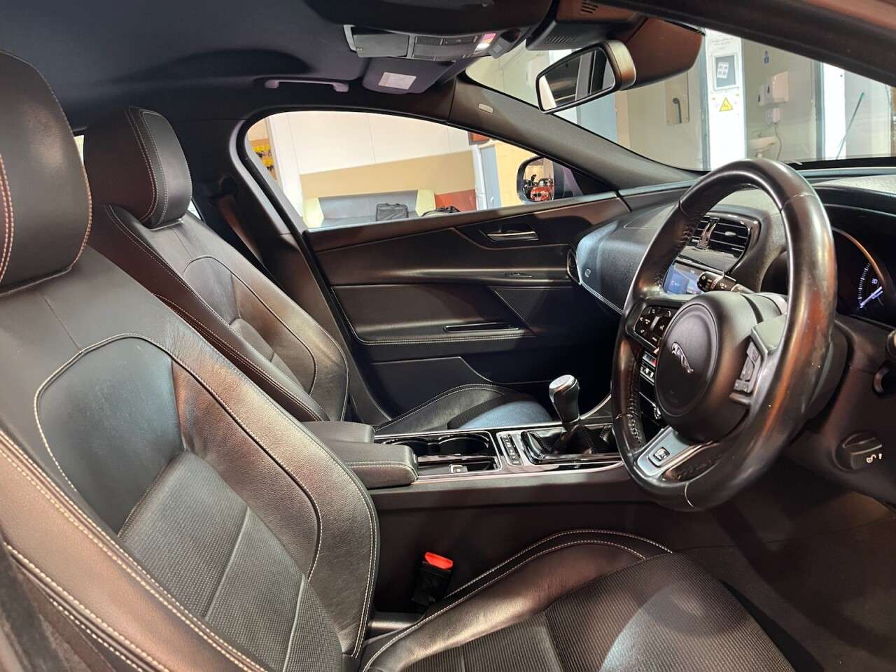 2016 JAGUAR XE 2016 JAGUAR XE
