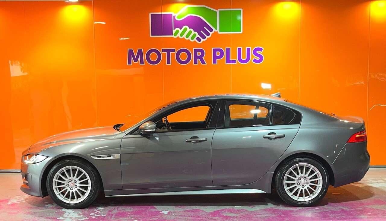 A 2016 JAGUAR XE 2.0d R-Sport Saloon 4dr Diesel Manual Euro 6 (s/s) (163 ps) A 2016 JAGUAR XE 2.0d R-Sport Saloon 4dr Diesel Manual Euro 6 (s/s) (163 ps)