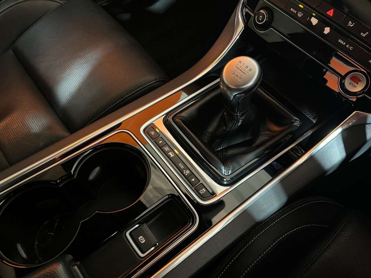2016 JAGUAR XE 2016 JAGUAR XE
