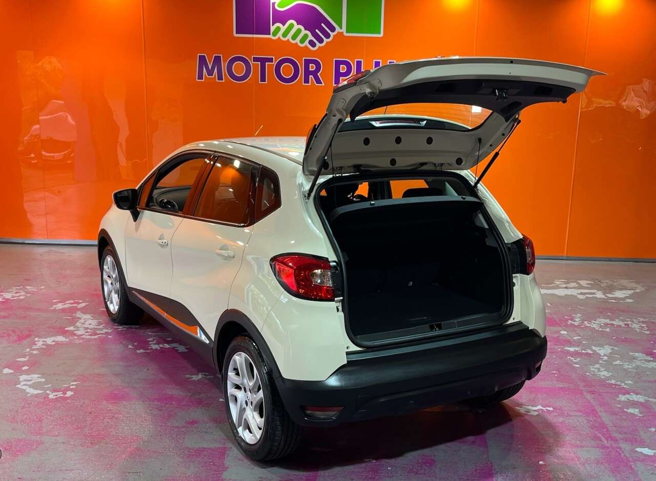 A 2014 RENAULT CAPTUR 1.5 dCi ENERGY Dynamique MediaNav SUV 5dr Diesel Manual Euro 5 (s/s) (90 ps A 2014 RENAULT CAPTUR 1.5 dCi ENERGY Dynamique MediaNav SUV 5dr Diesel Manual Euro 5 (s/s) (90 ps