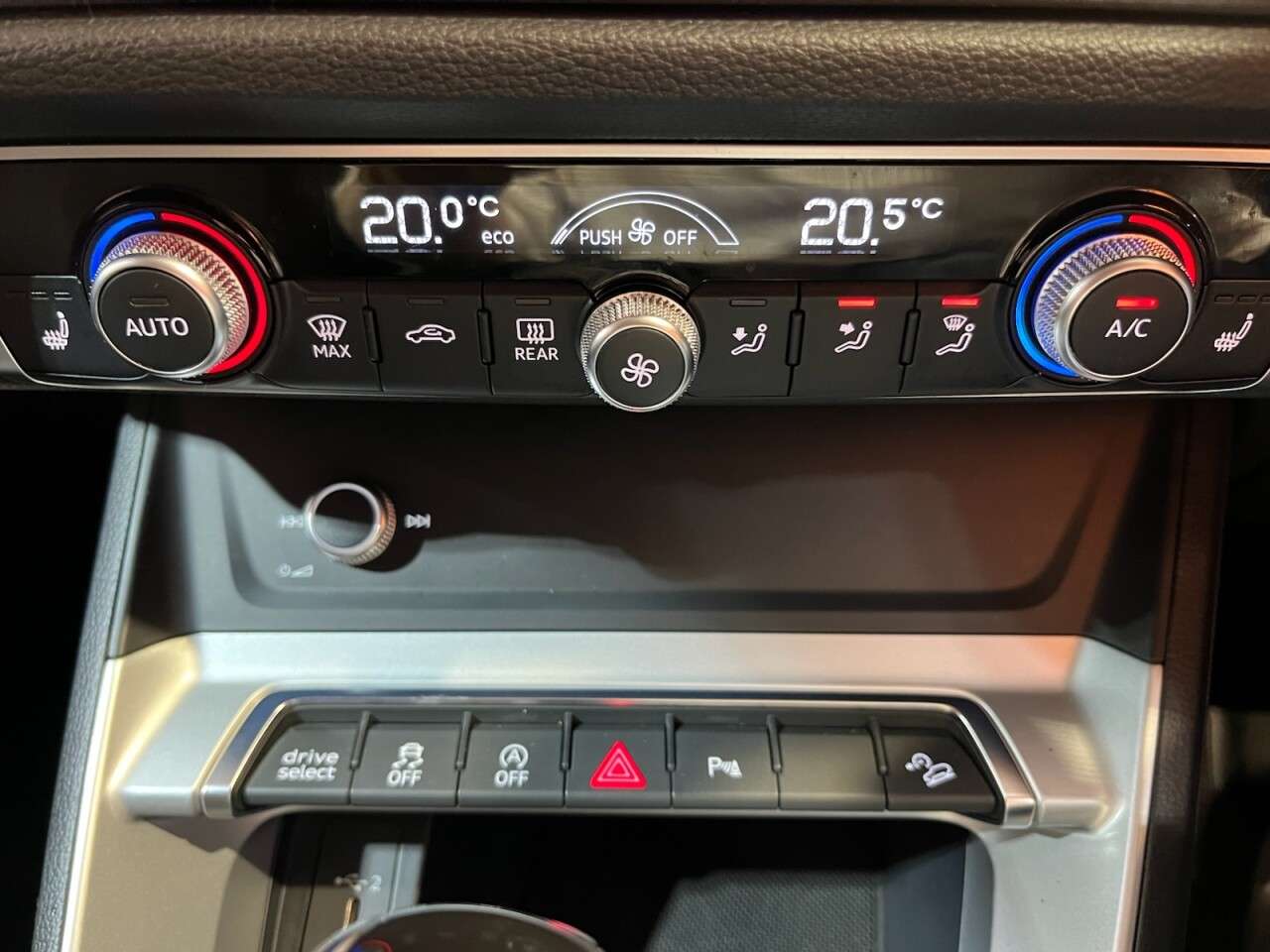 2020 AUDI Q3 2020 AUDI Q3