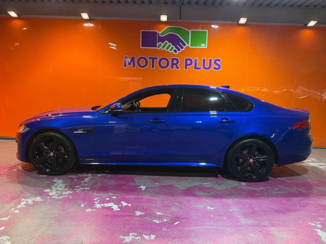 A 2017 JAGUAR XF 2.0d R-Sport Saloon 4dr Diesel Auto Euro 6 (s/s) (180 ps) Visit Over 400 Ca A 2017 JAGUAR XF 2.0d R-Sport Saloon 4dr Diesel Auto Euro 6 (s/s) (180 ps) Visit Over 400 Ca