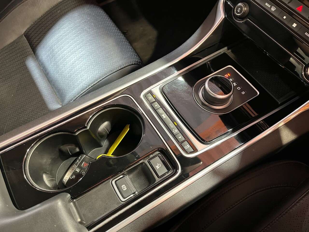 2016 JAGUAR XE 2016 JAGUAR XE