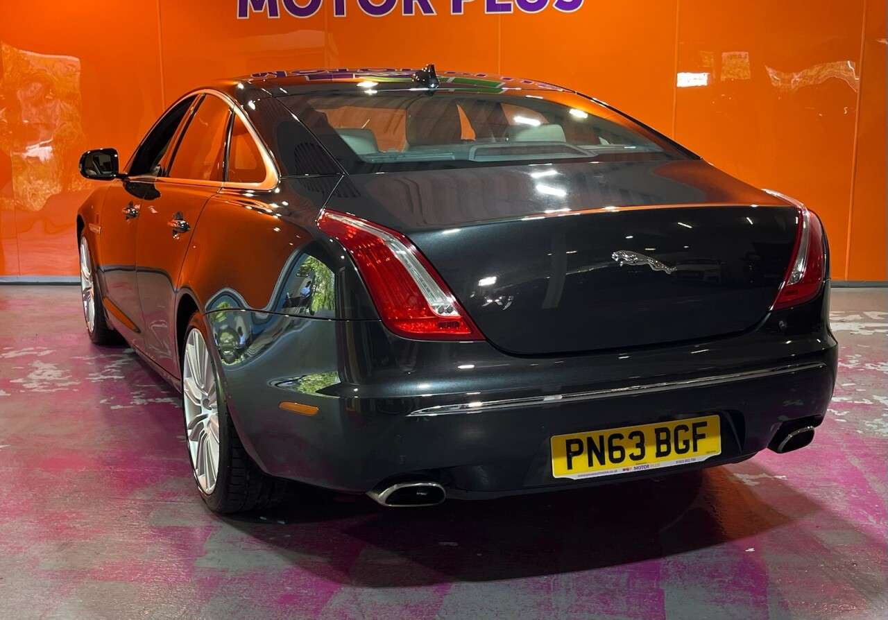 A 2014 JAGUAR XJ 3.0d V6 Portfolio Saloon 4dr Diesel Auto Euro 5 (s/s) (275 ps) Visit Over 4 A 2014 JAGUAR XJ 3.0d V6 Portfolio Saloon 4dr Diesel Auto Euro 5 (s/s) (275 ps) Visit Over 4
