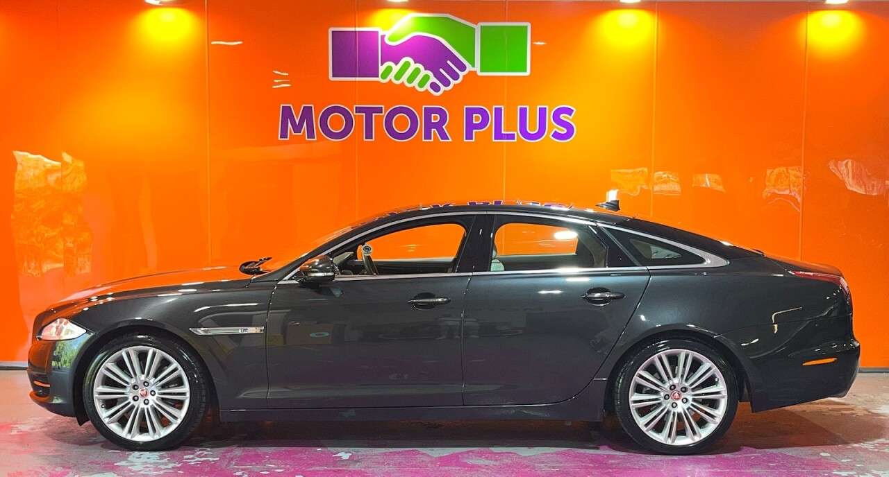 A 2014 JAGUAR XJ 3.0d V6 Portfolio Saloon 4dr Diesel Auto Euro 5 (s/s) (275 ps) Visit Over 4 A 2014 JAGUAR XJ 3.0d V6 Portfolio Saloon 4dr Diesel Auto Euro 5 (s/s) (275 ps) Visit Over 4