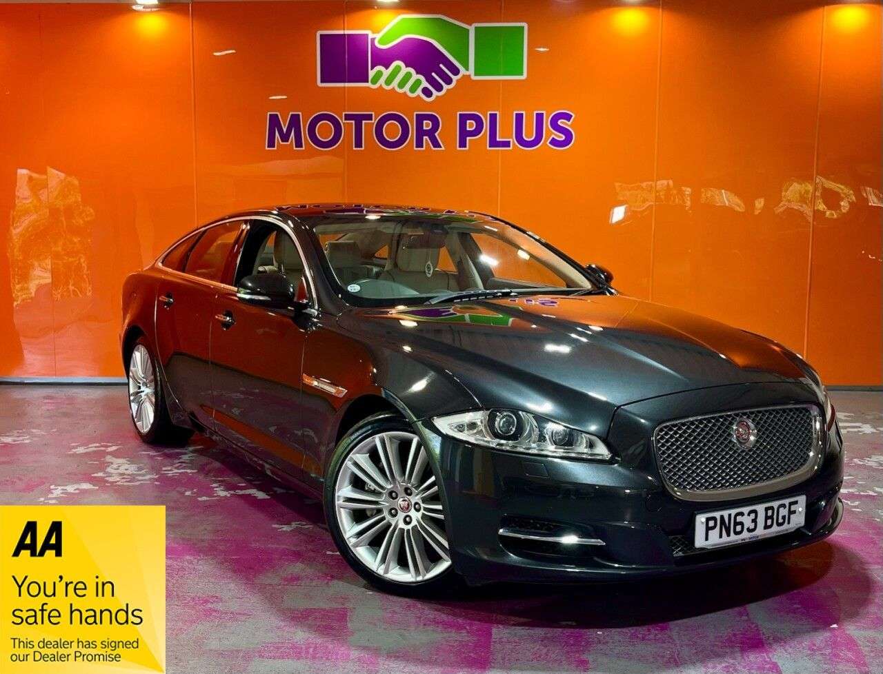 A 2014 JAGUAR XJ 3.0d V6 Portfolio Saloon 4dr Diesel Auto Euro 5 (s/s) (275 ps) Visit Over 4 A 2014 JAGUAR XJ 3.0d V6 Portfolio Saloon 4dr Diesel Auto Euro 5 (s/s) (275 ps) Visit Over 4