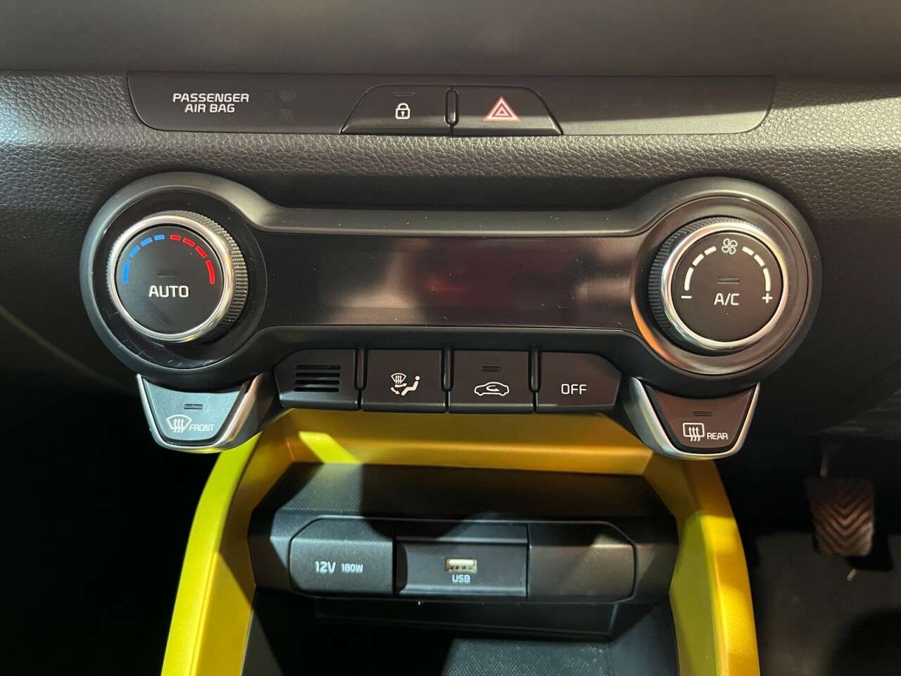 2023 KIA STONIC 2023 KIA STONIC