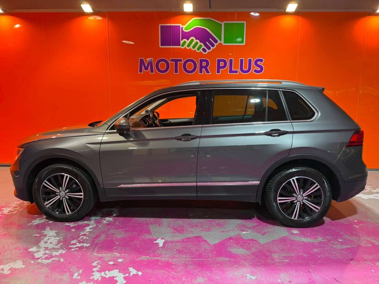 A 2017 VOLKSWAGEN TIGUAN 2.0 TDI SE Navigation SUV 5dr Diesel DSG 4Motion Euro 6 (s/s) (150 ps) Visi A 2017 VOLKSWAGEN TIGUAN 2.0 TDI SE Navigation SUV 5dr Diesel DSG 4Motion Euro 6 (s/s) (150 ps) Visi