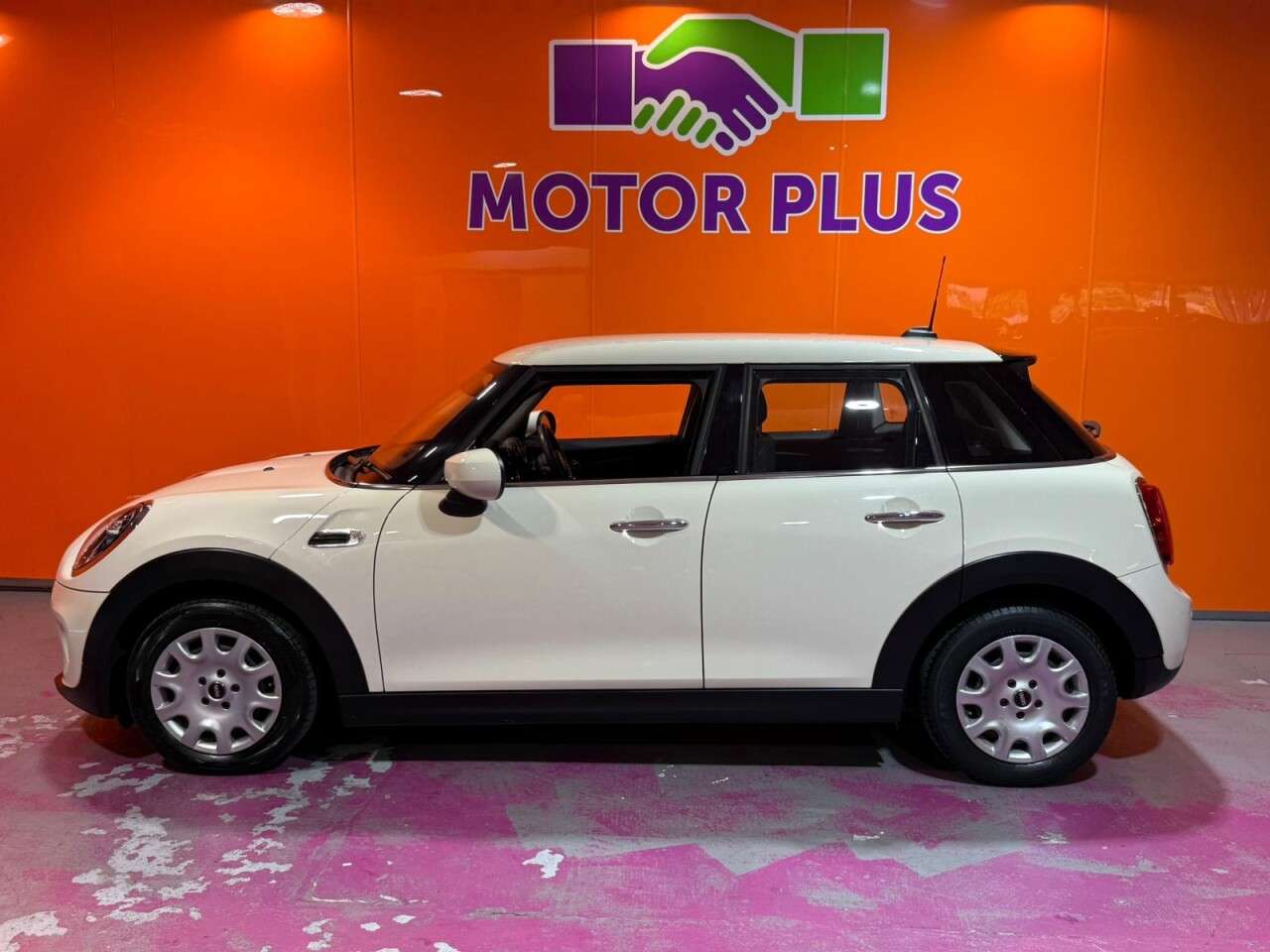 A 2020 MINI HATCH 1.5 One Classic Hatchback 5dr Petrol Steptronic Euro 6 (s/s) (102 ps) Visit A 2020 MINI HATCH 1.5 One Classic Hatchback 5dr Petrol Steptronic Euro 6 (s/s) (102 ps) Visit