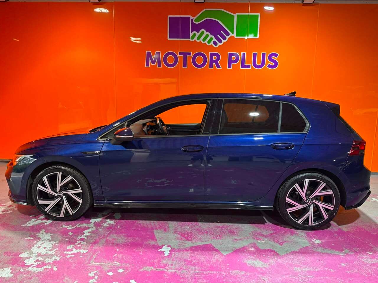 A 2022 VOLKSWAGEN GOLF 2.0 TDI R-Line Hatchback 5dr Diesel DSG Euro 6 (s/s) (150 ps) Visit Over 40 A 2022 VOLKSWAGEN GOLF 2.0 TDI R-Line Hatchback 5dr Diesel DSG Euro 6 (s/s) (150 ps) Visit Over 40