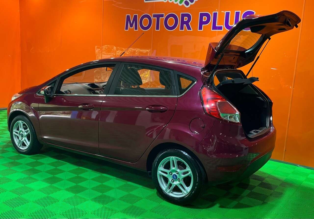 A 2013 FORD FIESTA 1.6 Zetec Hatchback 5dr Petrol Powershift Euro 5 (105 ps) Visit Over 400 Ca A 2013 FORD FIESTA 1.6 Zetec Hatchback 5dr Petrol Powershift Euro 5 (105 ps) Visit Over 400 Ca