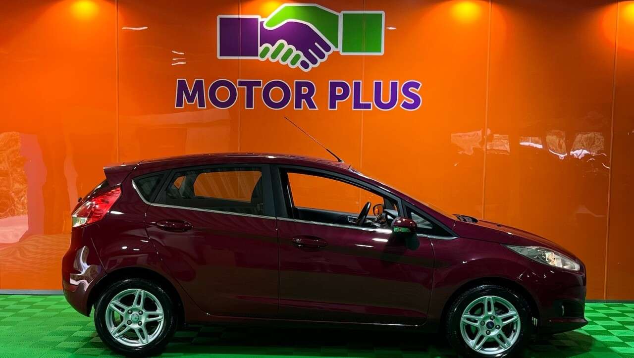 A 2013 FORD FIESTA 1.6 Zetec Hatchback 5dr Petrol Powershift Euro 5 (105 ps) Visit Over 400 Ca A 2013 FORD FIESTA 1.6 Zetec Hatchback 5dr Petrol Powershift Euro 5 (105 ps) Visit Over 400 Ca