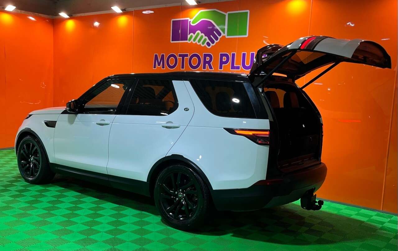 A 2019 LAND ROVER DISCOVERY 3.0 SD V6 SE SUV 5dr Diesel Auto 4WD Euro 6 (s/s) (306 ps) Visit Over 400 C A 2019 LAND ROVER DISCOVERY 3.0 SD V6 SE SUV 5dr Diesel Auto 4WD Euro 6 (s/s) (306 ps) Visit Over 400 C
